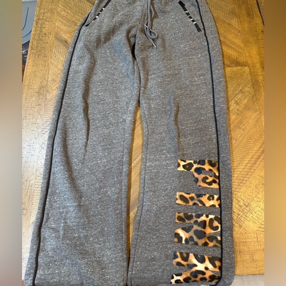 PINK VS Gray Sweatpants With Cheetah Branding and Zipper Pockets - Picture 7 of 9